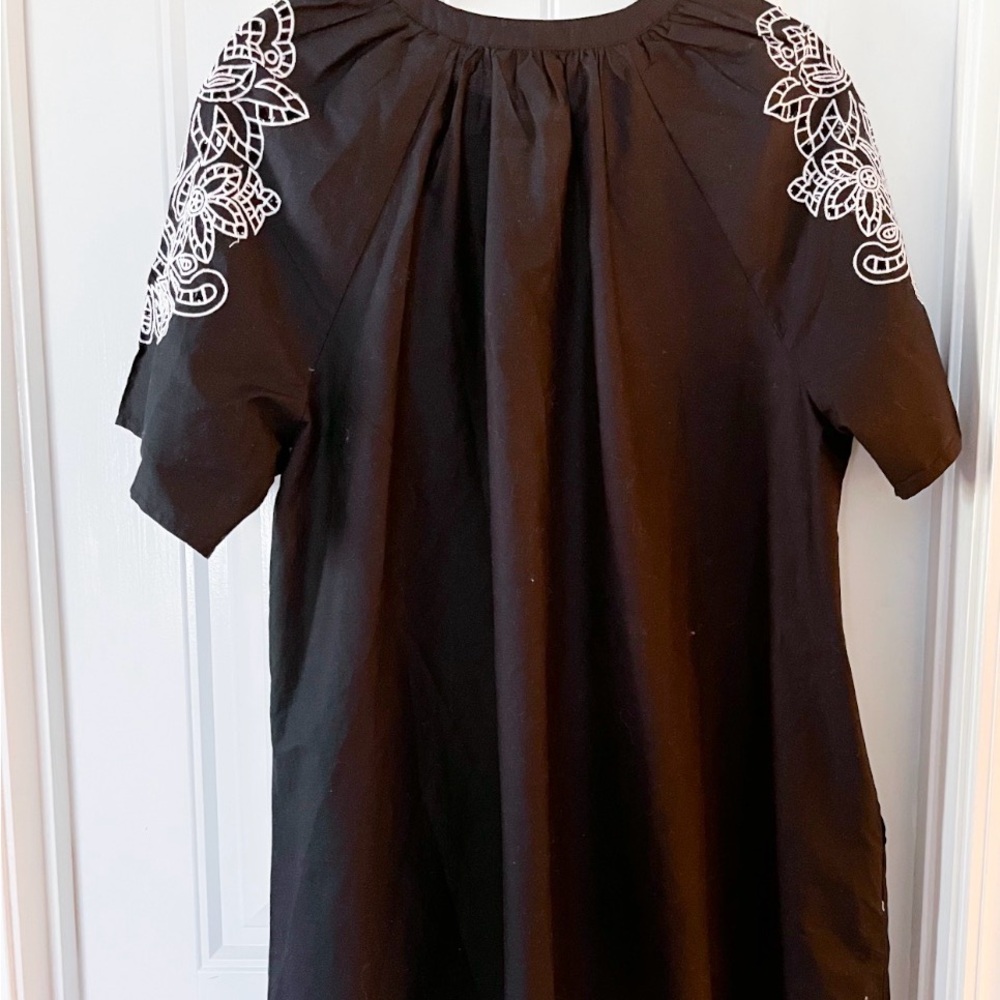 Universal Thread Black Embroidered Shift Dress W/… - image 2